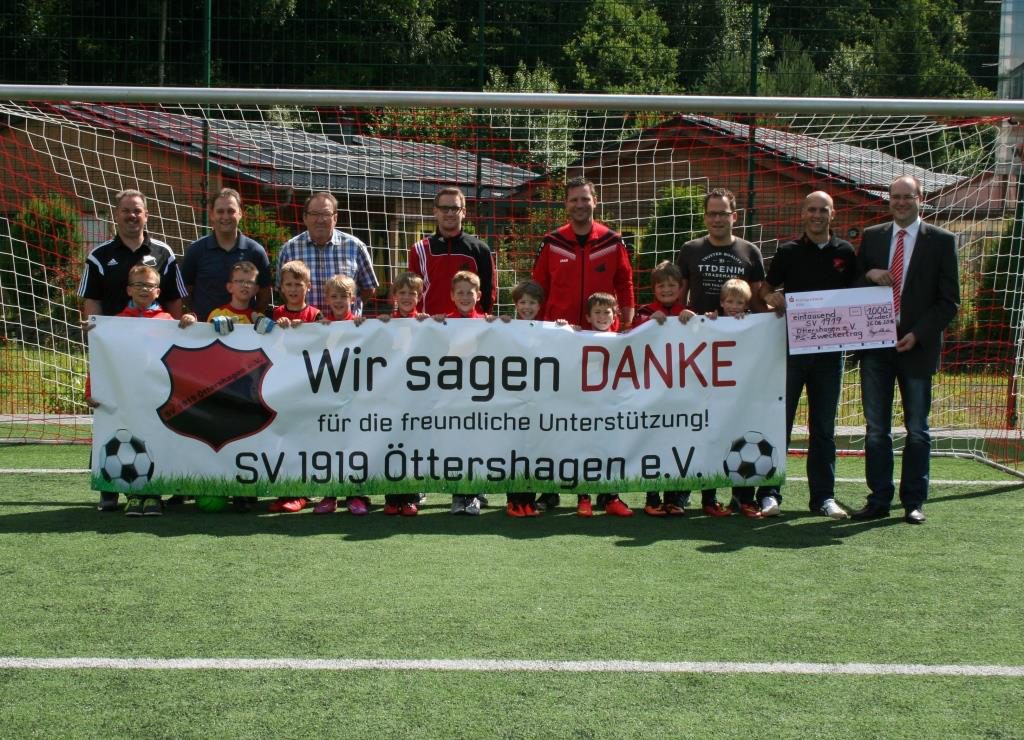 Spendenübergabe_KSK2016_1_kompr.