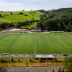 Bild 1 Sportplatz von vorne_kompr.